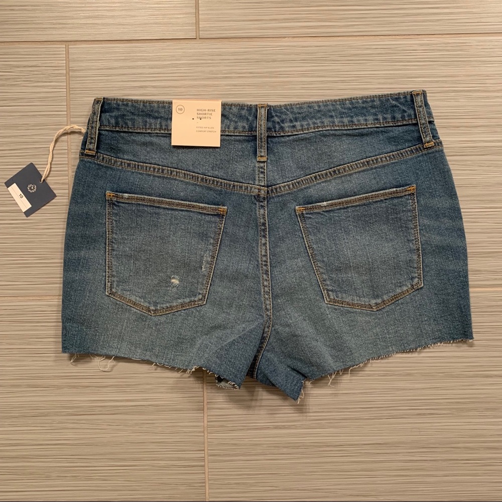 High-Rise Raw Hem Jean Shorts Light Wash - Picture 6 of 6